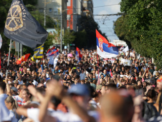 Óriási kormányellenes tüntetés, lecsapott a rendőrség Belgrádban