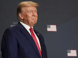 Izzik Donald Trump telefonja, folyamatosan kapja a gratulációkat
