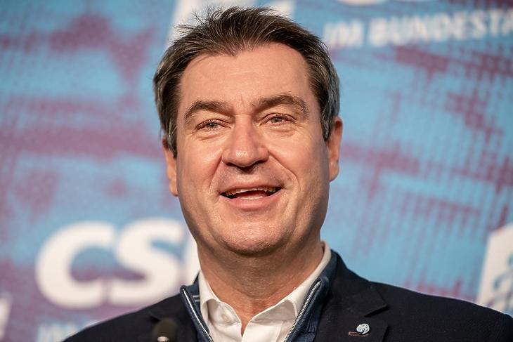 Nagy harc dúl Merkel székéért a német jobboldalon