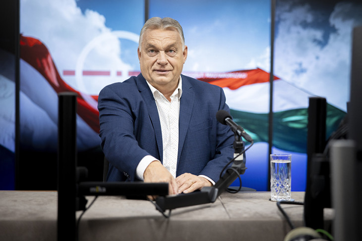 Orbán Viktor miniszterelnök a Kossuth rádió óbudai stúdiójában, ahol interjút ad a Jó reggelt, Magyarország! című műsorban 2024. október 18-án