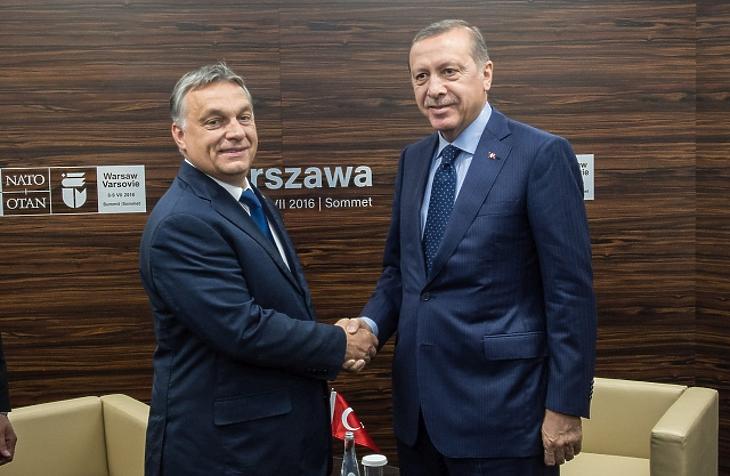 Itt van, mennyibe kerülnek Orbán külföldi útjai 