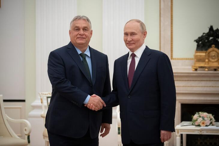Sajnos ebben a cikkben is helye van ennek az Orbán Viktorról és Vlagyimir Putyinról a békemissziós moszkvai látogatáson készült képnek