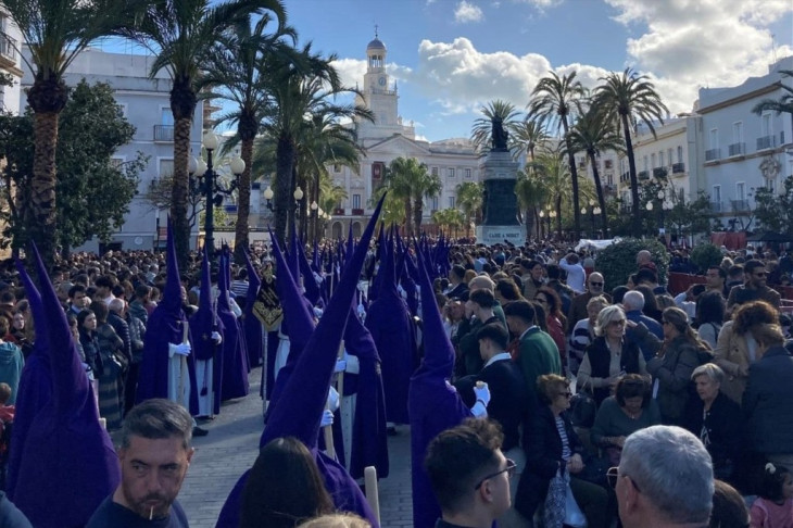 Csuklyások, Cadiz