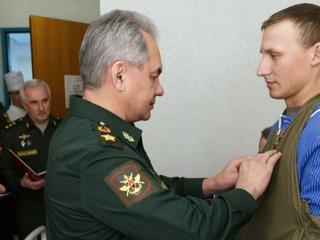 Csapatszemlét tartott az orosz védelmi miniszter