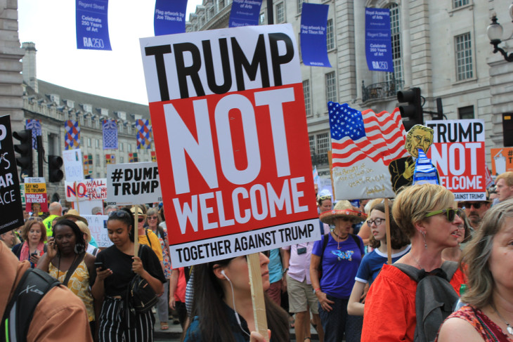 2018. július 13-án Londonban. Vajon újra ilyen fogadtatásban részesül majd Donald Trump?