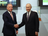  Vlagyimir Putyin orosz államfő (j) fogadja Steve Witkoffot, az amerikai elnök különmegbízottját Szentpéterváron 2025. április 11-én. 