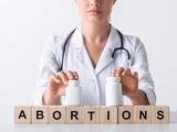 Szintet lépett az abortusz előtt álló nők védelmében a brit kormány 