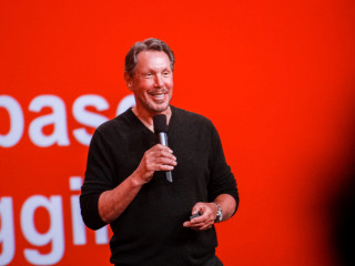 Egyetlen éjszaka alatt zsebelte be az éves magyar GDP közel felét Larry Ellison
