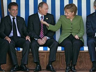 A nap képe: Merkel valami furcsa dolgot csinál Putyinnal