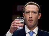 Több ezer emberét kirúgja a Facebook-főnök