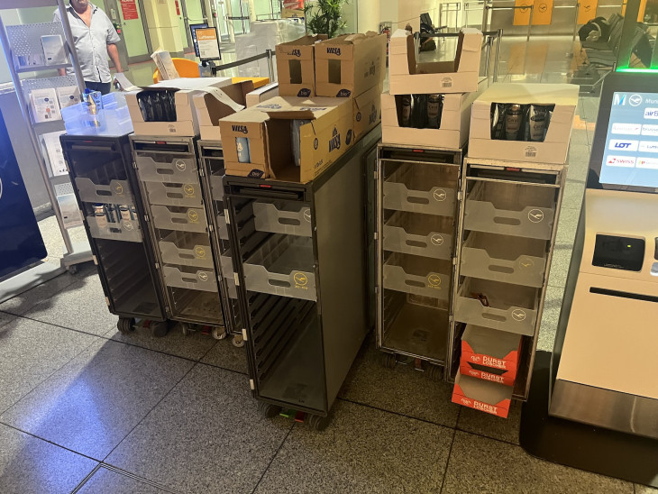 A müncheni reptéren alvók ellátmánya