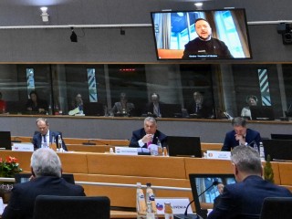 Orbán Viktor miniszterelnök, Donald Tusk lengyel miniszterelnök és Alexander De Croo belga miniszterelnök az EU-csúcson Brüsszelben 2023. december 14-én. Fotó: Európai Tanács    
