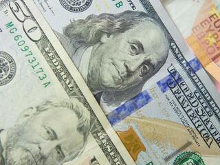 Korrigált a forint a dollárral szemben, de az euró drágább, mint tegnap