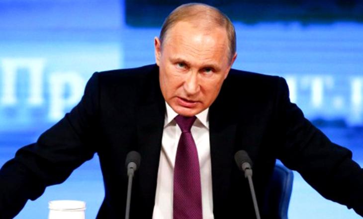 Putyin tombol és fenyegetőzik (fotó: depositphotos.com)