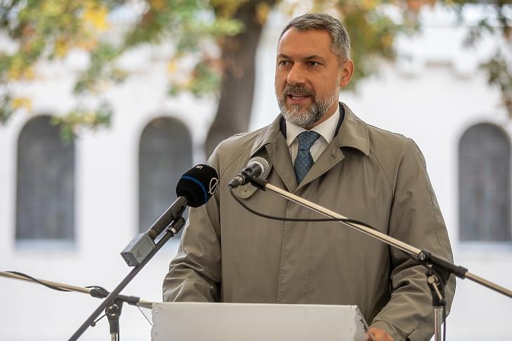 Lázár János és Csányi Sándor is ott van a Szent István Egyetem alapítványi kuratóriumában
