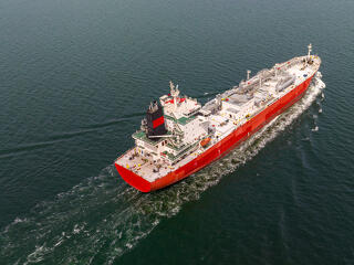 Újabb tartályhajót támadtak meg a Perzsa-öbölben, orosz szállítmány érkezett Kubába