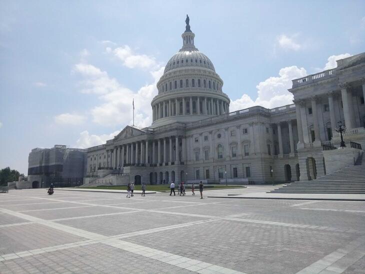 Az amerikai Capitolium épülete kívülről. Most bent is megnyugodhatnak a kedélyek.