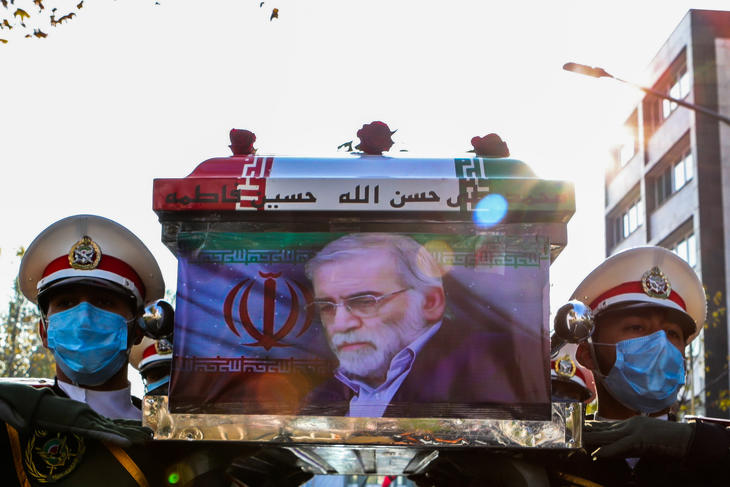 Az Iránban meggyilkolt vezetőket nem felejtik. (Fotó: MTI/EPA/Iráni védelmi minisztérium)