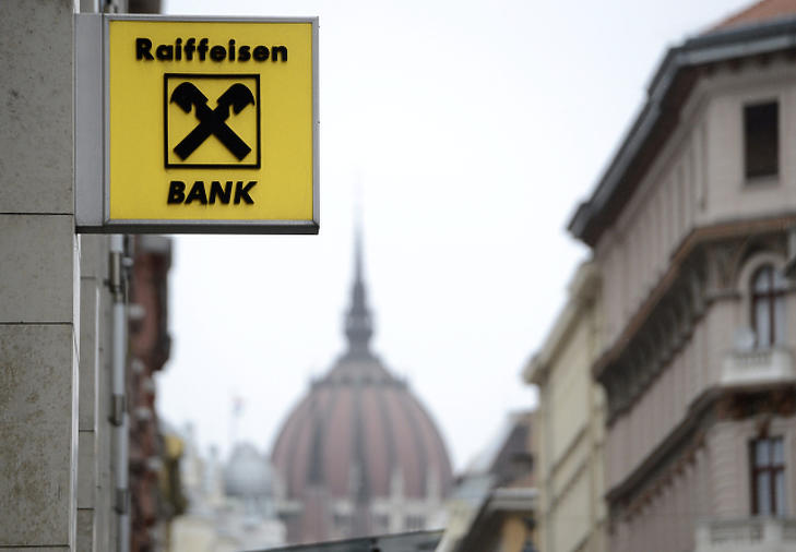Komoly büntetést kapott a Raiffeisen Bank