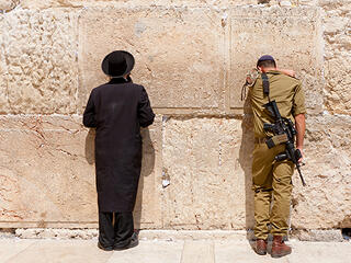 Tüntetés Jeruzsálemben: egy 18 éves fiút gázoltak halálra