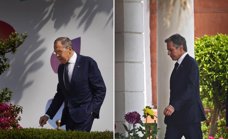 Szergej Lavrov orosz külügyminiszter és Anthony Blinken amerikai külügyminiszter, amint a világ 19 legfejlettebb gazdaságú és vezető feltörekvő országát, valamint az Európai Uniót tömörítő húszas csoport, a G20 külügyminiszteri értekezletére érkeznek Újdelhiben 2023. március 2-án. Fotó: MTI/AP/Manis Szvarup