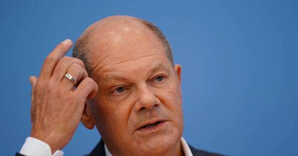 Olaf Scholz megszakította nyaralását a trükköző német költségvetés miatt
