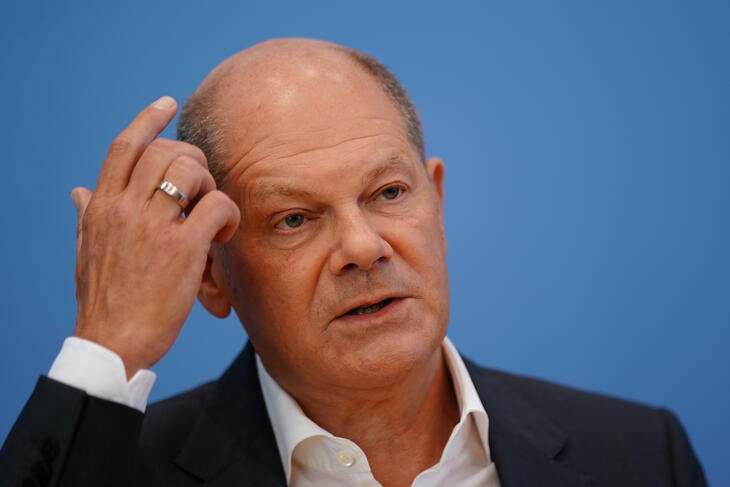 Olaf Scholz megszakította nyaralását a trükköző német költségvetés miatt