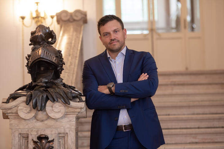 Euróbevezetés: annál biztosan többre lesz szükség, mint hogy dolgozunk az ügyön – Interjú