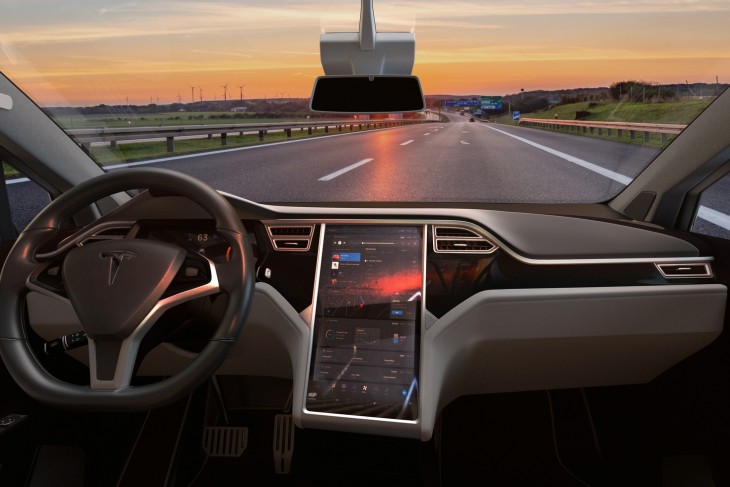 Egy Tesla X belülről. Németországban az új autók ötöde már elektromos meghajtású. Fotó: Depositphotos