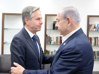 Antony Blinken amerikai külügyminiszter és Benjámin Netanjahu izraeli kormányfő találkozója Tel-Avivban 2023. november 3-án. Fotó:  EPA/GPO/AMOS BEN GERSHOM 