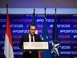 Beáldozná a francia kormány a nyugdíjreformot a stabilitásért