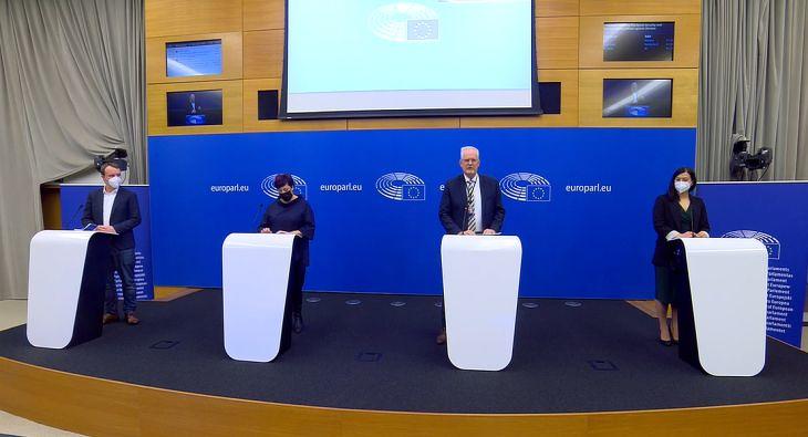 Az EP-képviselők sajtótájékoztatója (Forrás: Multimedia Centre/European Parliament)