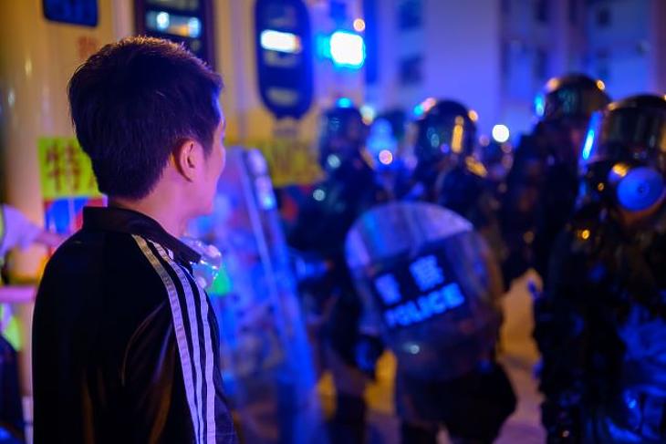 Kína gyakran a cégvezetésen keresztül tartja rövid pórázon a hongkongi demonstrálókat