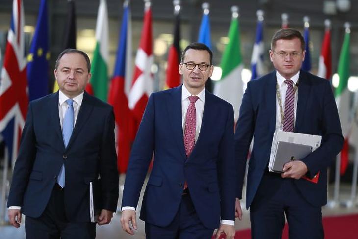 Két próbatételt is túlélt az Orbán-kormány fontos szövetségese