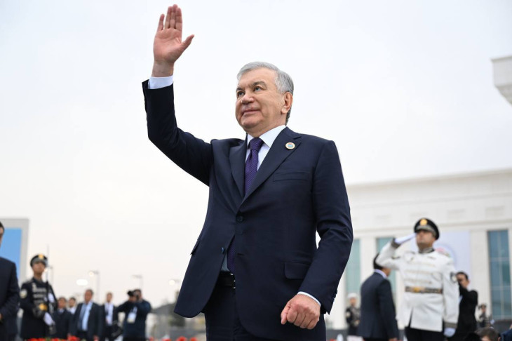 Savkat Mirzijojev üzbég elnök üdvözli a taskenti fórumra érkező közép-ázsiai országok vezetőit