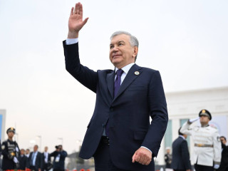 Savkat Mirzijojev üzbég elnök üdvözli a taskenti fórumra érkező közép-ázsiai országok vezetőit