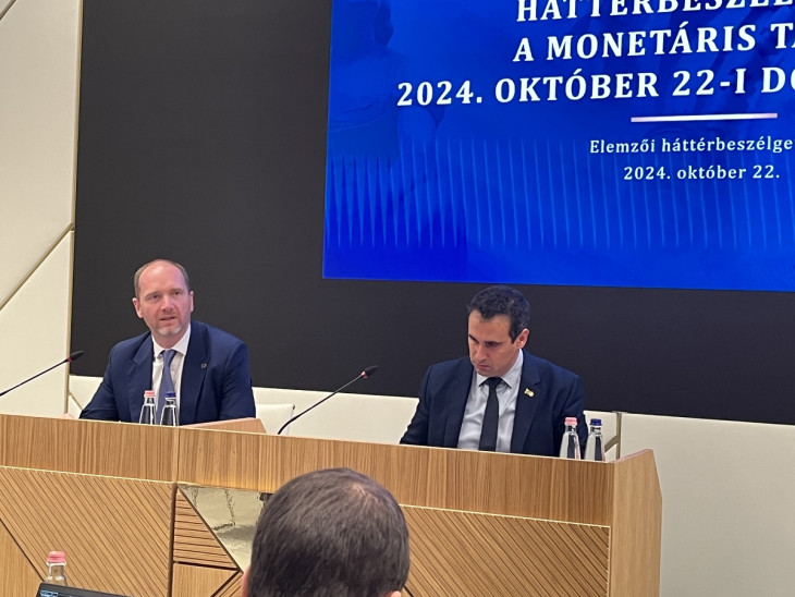 Kandrács Csaba alelnök (b) számos kockázati tényező növekedéséről számolt be