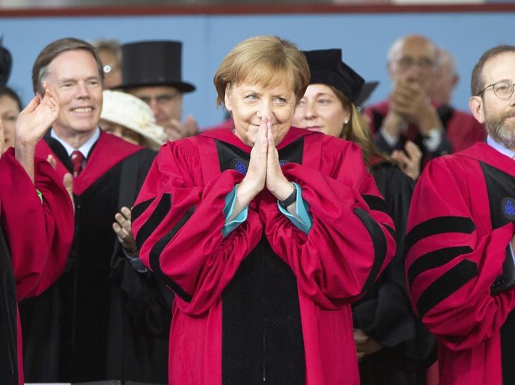 Angela Merkel kancellár a Harvardon 2019-ben. 2005. óta van hatalmon, négyszer választották újra, ötödször nem fut neki - mire jut nélküle a CDU? Fotó EPA / CJ Gunther