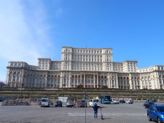 Újszerű óváros, kalapos túrófánk és alacsony árak – Bukarest megér egy hétvégét