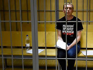 Házi őrizetbe került az őrizetbe vett orosz oknyomozó újságíró