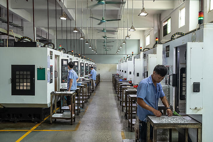 Egy kisebb gyártócsarnok Kínában. Illusztráció. (Fotó: New York Times)