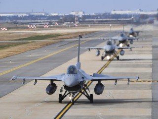 40 új F-16-os vadászgép eladásáról tárgyalnak. Fotó: EPA/REPUBLIC OF KOREA AIR FORCE
