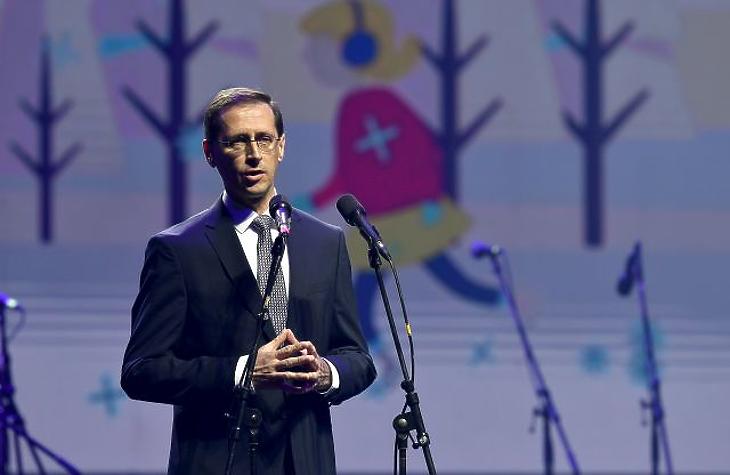 Túlóra, minimálbér – megszólalt Varga Mihály