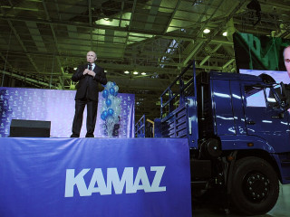 Vlagyimir Putyin orosz elnök korábban fellépett a Kamaz gyárban