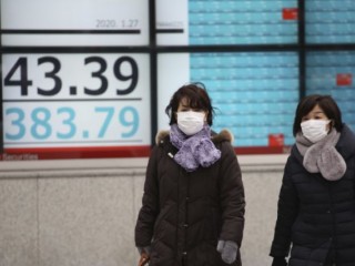 Nem zárják le Kínát, de felszólították a lakosságot, hogy ne utazzanak. Fotó: MTI/AP/Szaszahar Kodzsi