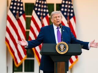 Trump besétált a vörös szőnyegen, elkezdődött az amerikai-kínai csúcstalálkozó