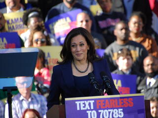 Kamala Harris megint rengeteg pénzt gyűjtött