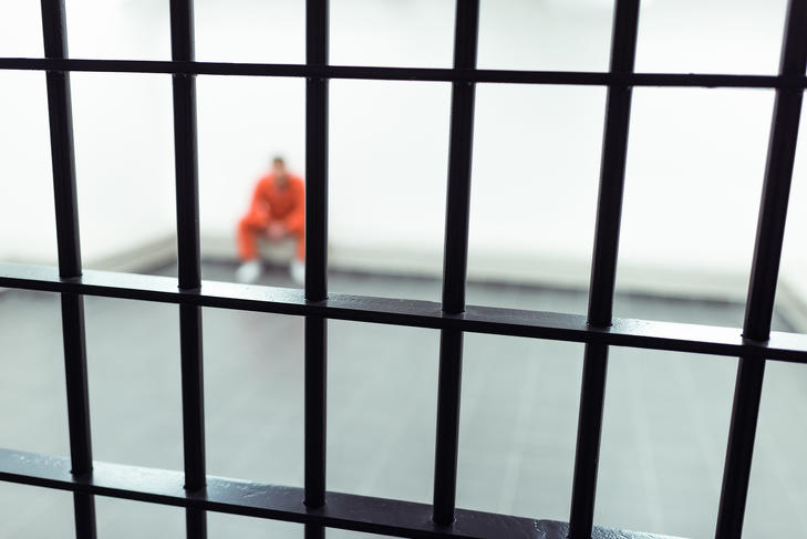 Több ezer román bűnöző úszhatja meg a börtönt