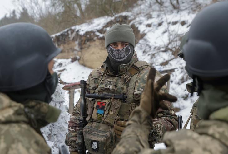 Folytatódik a Szibériai zászlóalj tagjai kiképzése.  A zászlóaljat az ukrán fegyveres erők nemzetközi légiójának egységeként állították fel orosz állampolgárságú volt katonákból, polgárjogi aktivistákból és önkéntesekből, akik küzdeni szándékoznak az Ukrajnát megtámadó orosz haderő ellen. Fotó: MTI/EPA