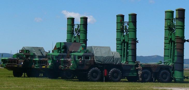 S-300-as légvédelmi rendszer - ilyenből mindkét oldalon van, csak az ukránoknak nincs hozzá utánpótlásuk. Fotó: Wikimedia